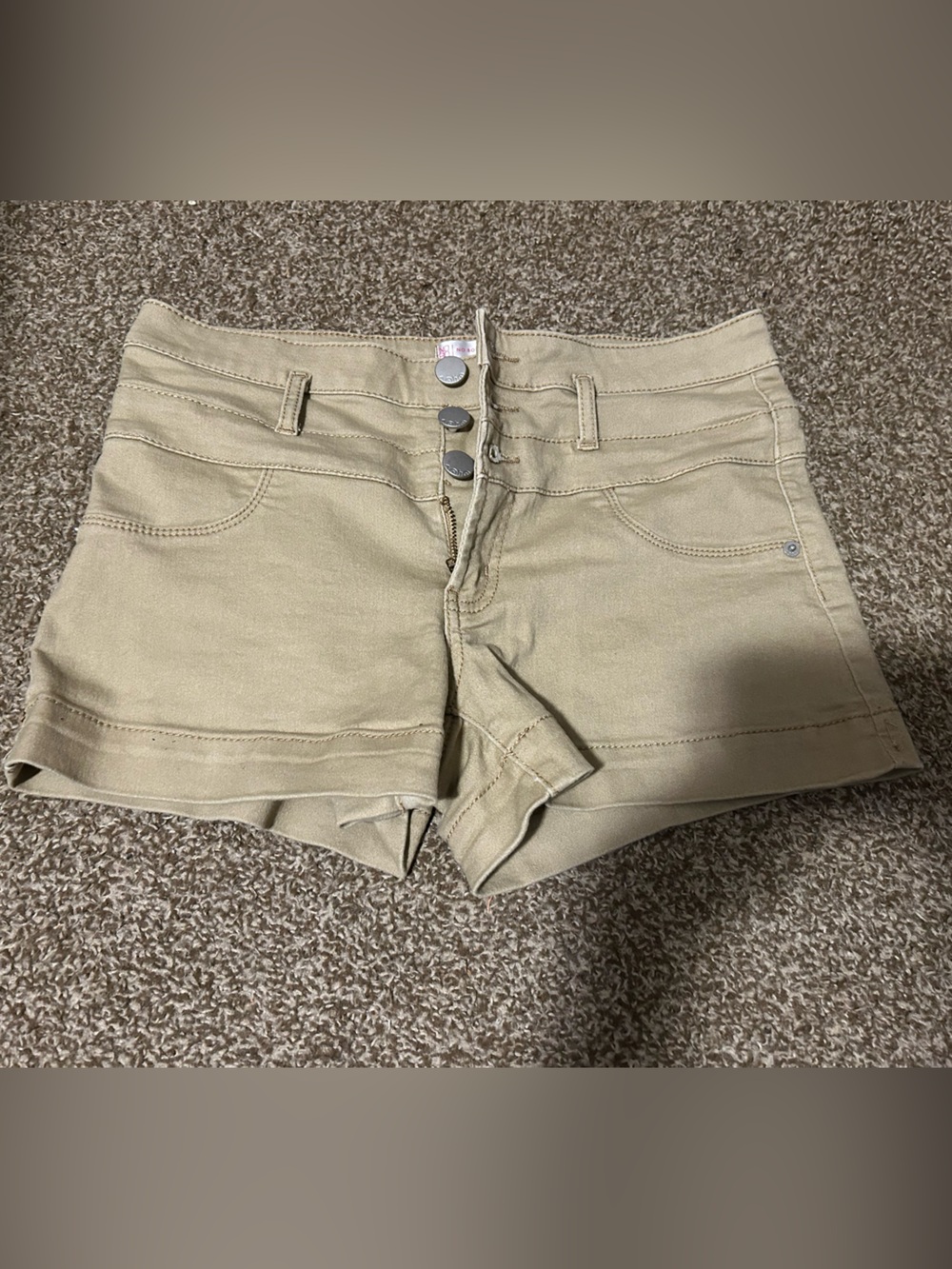 No Boundaries Tan High-Rise Button-Front Women’s Shorts